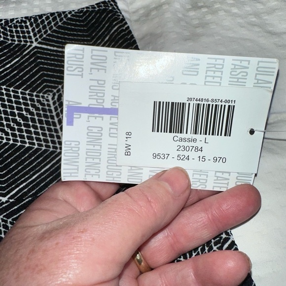 Lularoe large black‎ & white Cassie pencil skirt. 3ad cube pattern. NWT - Picture 4 of 6